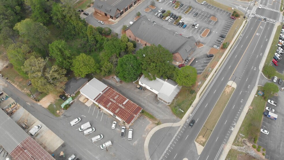 More Photos Of 1319 Opelika Rd, Auburn General Retail For Sale