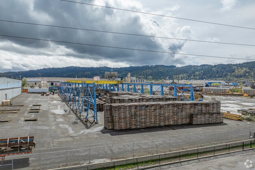 More Photos Of 9040 N Burgard Way, Portland Manufacturing For Lease