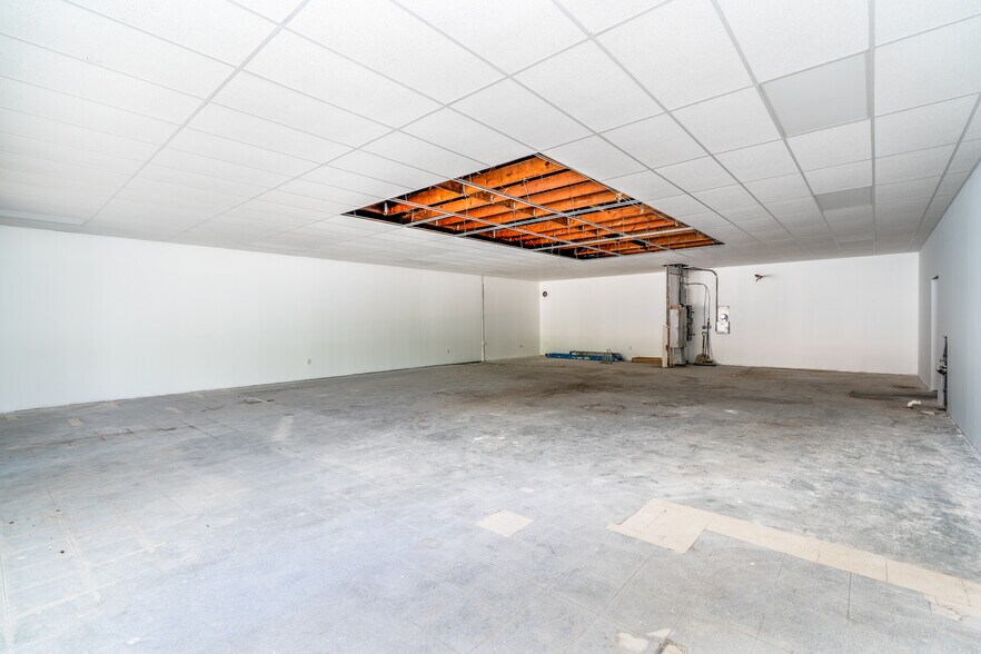 More Photos Of 2235 Soapstone Dr, Reston Freestanding For Lease