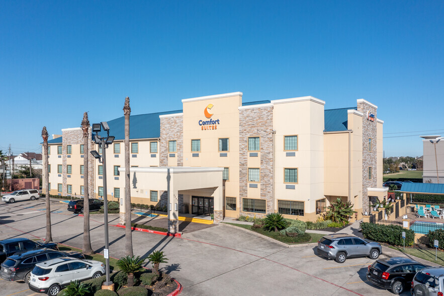 Primary Photo Of 7209 Garth Rd, Baytown Hotel For Sale