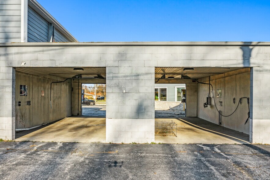 More Photos Of 565 E 170th St, South Holland Carwash For Sale