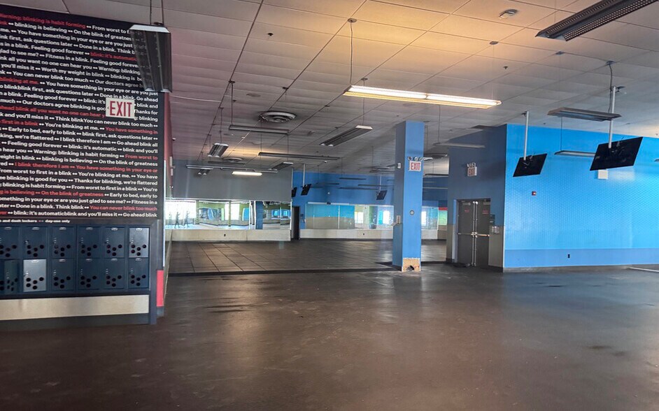 More Photos Of 16302 Jamaica Ave, Jamaica Freestanding For Lease