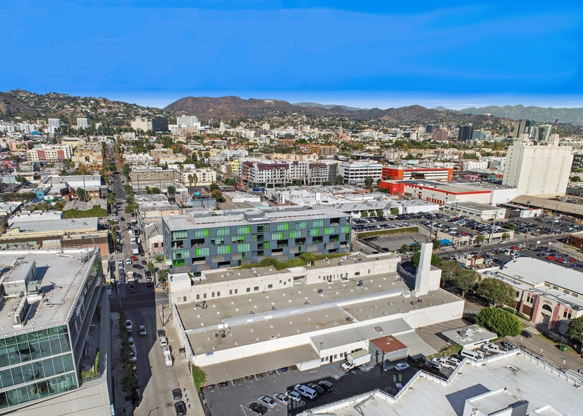 More Photos Of 7000 Romaine St, Los Angeles Showroom For Lease