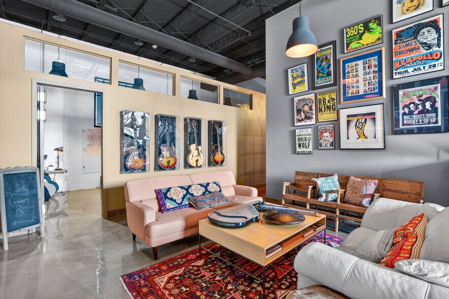 More Photos Of 2500 Emerson Ave S, Saint Petersburg Manufacturing For Sale
