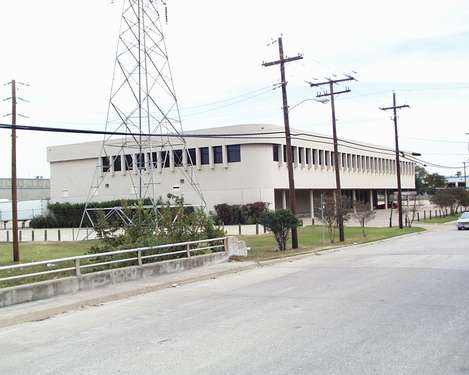 More Photos Of 2535 Manana Dr, Dallas Showroom For Sale