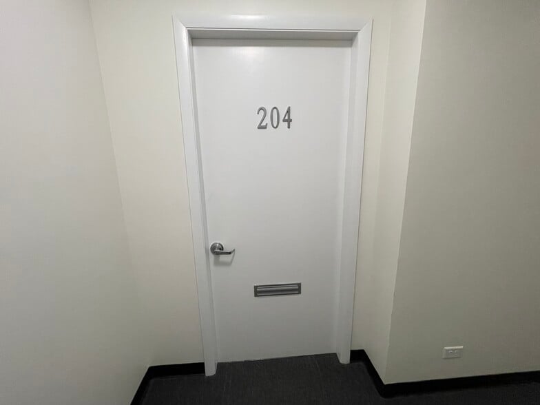 More Photos Of 1740 Waukegan Rd, Glenview Storefront Retail Office For Lease