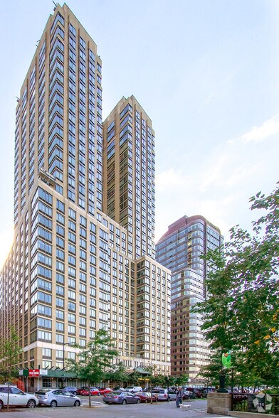 More Photos Of 160 Riverside Blvd, New York Apartments For Lease