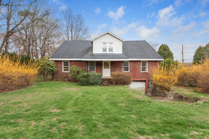 More Photos Of 2115 W Main St, Stroudsburg Service For Sale