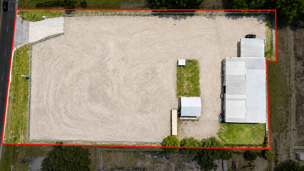 More Photos Of 2702 Drane Field Rd, Lakeland Warehouse For Lease
