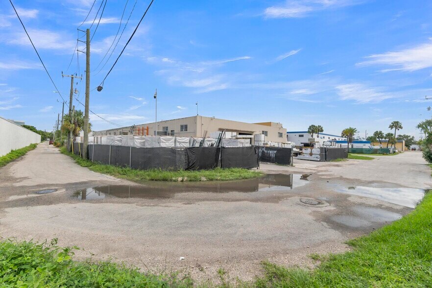 More Photos Of 821-841 NW 57th Pl, Fort Lauderdale Manufacturing For Sale