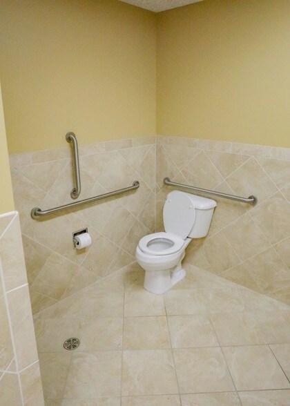 More Photos Of 1605 Heritage Dr, Northfield Office For Lease