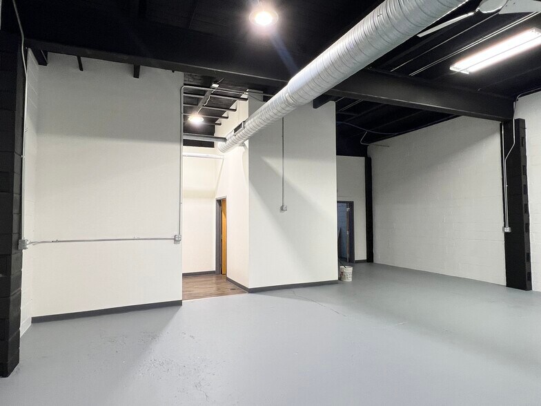 More Photos Of 835 N Capitol Ave, Indianapolis Light Distribution For Lease