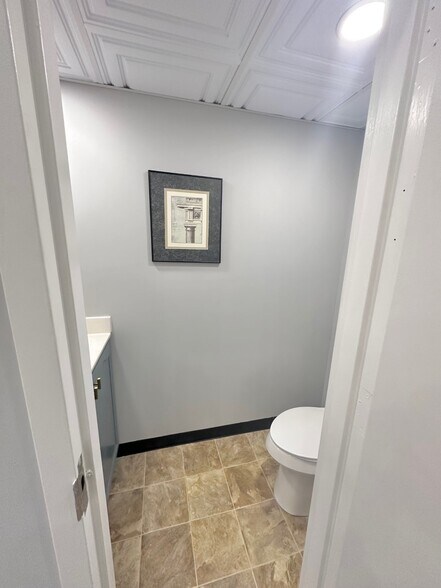 More Photos Of 9300-9306 Old Keene Mill Rd, Burke Loft Creative Space For Lease