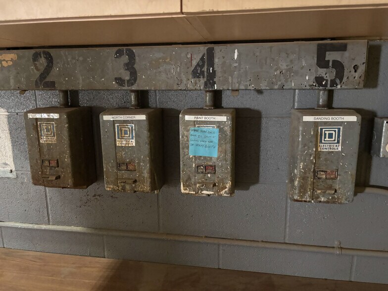 More Photos Of 1805-1811 Sawmill Pky, Huron Warehouse For Sale