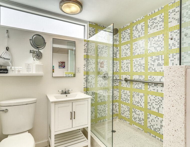 More Photos Of 225 W Baristo Rd, Palm Springs Hotel For Sale