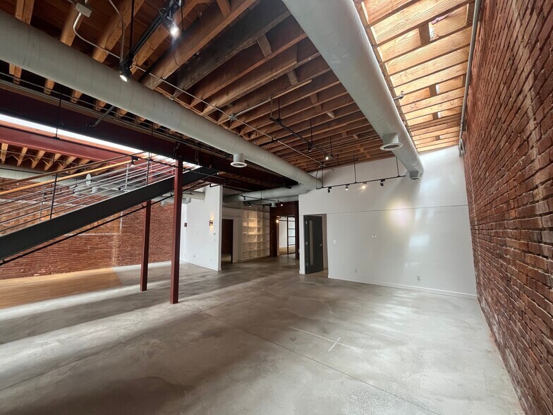 More Photos Of 2917 Santa Monica Blvd, Santa Monica Loft Creative Space For Lease