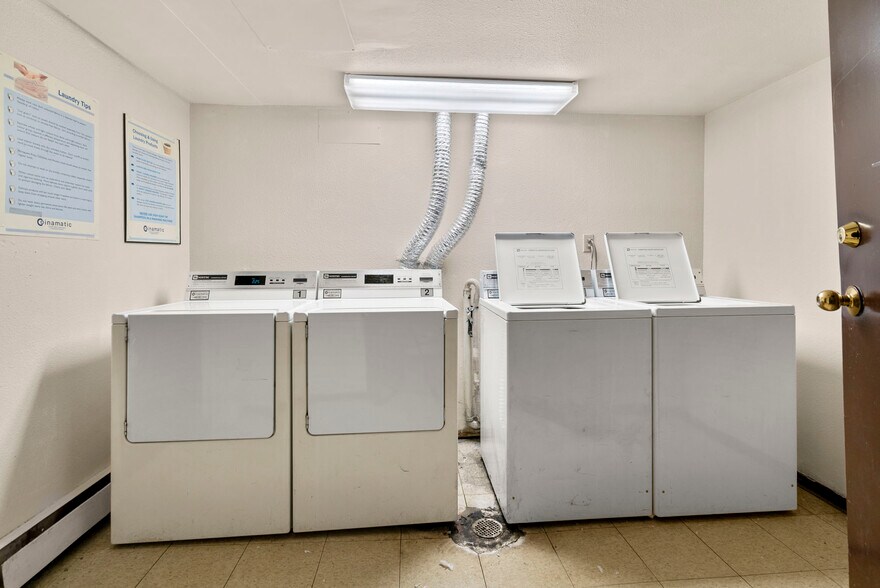 More Photos Of 1555 Graveley St, Vancouver Apartments For Sale