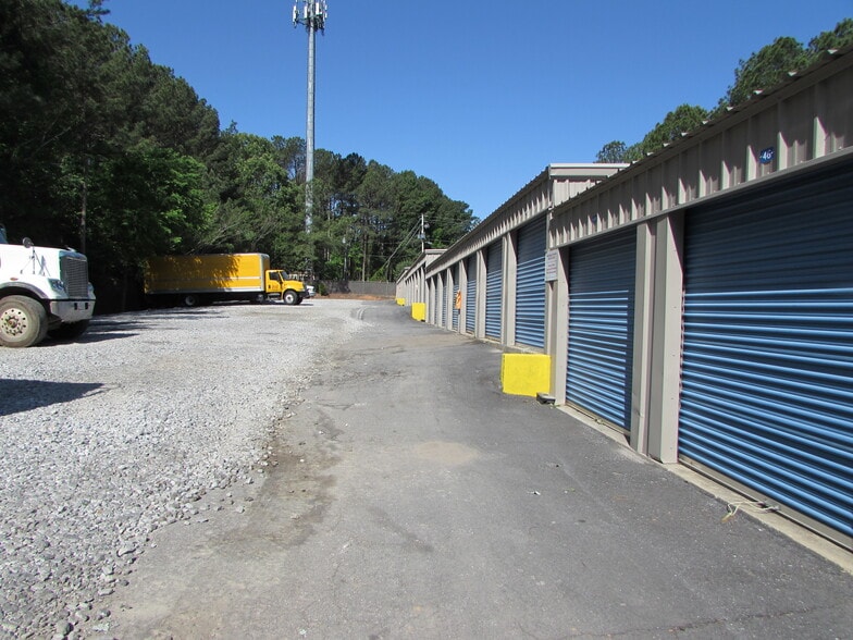 More Photos Of 127 Commerce St, Fayetteville Self Storage For Sale