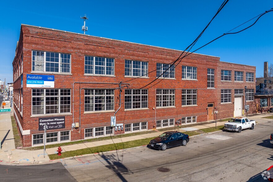 More Photos Of 120 E Mineral St, Milwaukee Office For Sale
