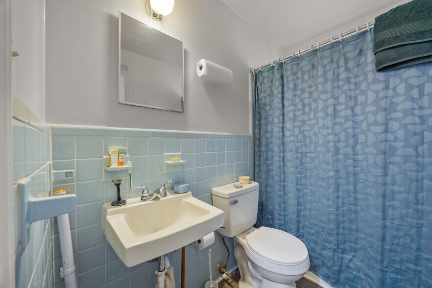 More Photos Of 2501 Vanstory St, Greensboro Apartments For Sale