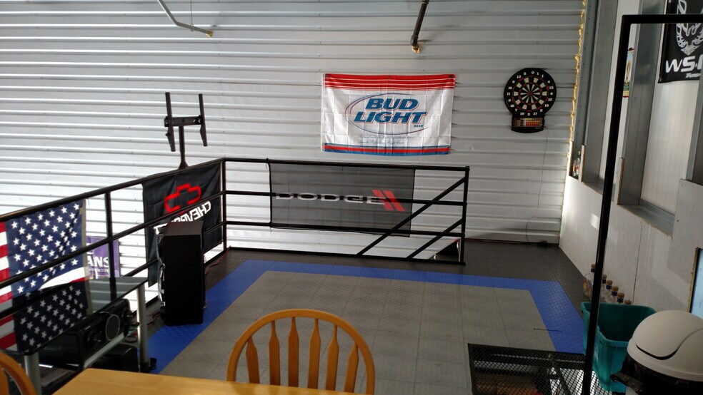 More Photos Of 7352 Greenridge Rd, Windsor Warehouse For Sale