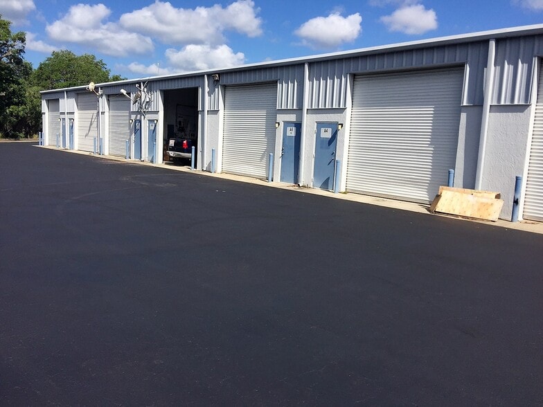 More Photos Of 1800 Northgate Blvd, Sarasota Light Distribution For Lease