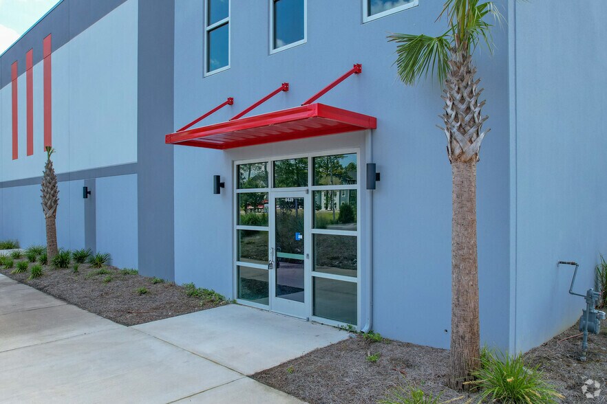 More Photos Of 8439 Palmetto Commerce Pky, Ladson Flex For Lease