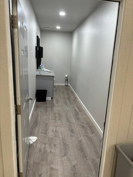 More Photos Of 5744 N FM 51, Weatherford Light Distribution For Lease