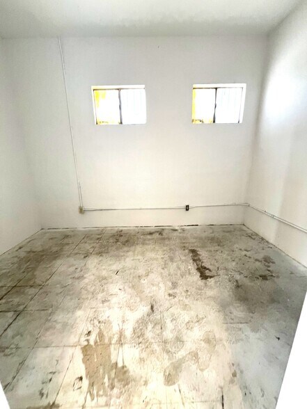 More Photos Of 10601 S Prairie Ave, Inglewood Freestanding For Lease