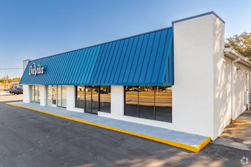 More Photos Of 7326 Broad St, Brooksville Freestanding For Lease