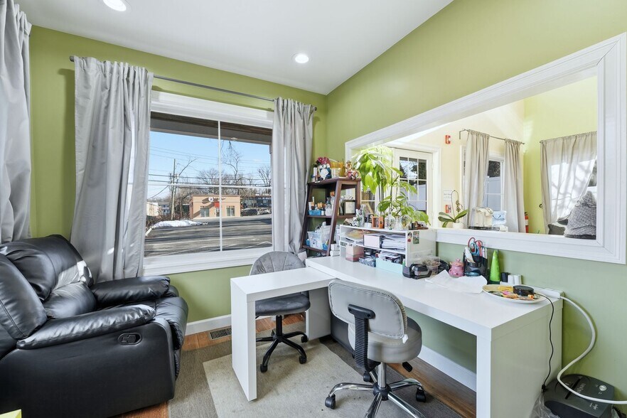 More Photos Of 2932 Vauxhall Rd, Vauxhall Office For Sale