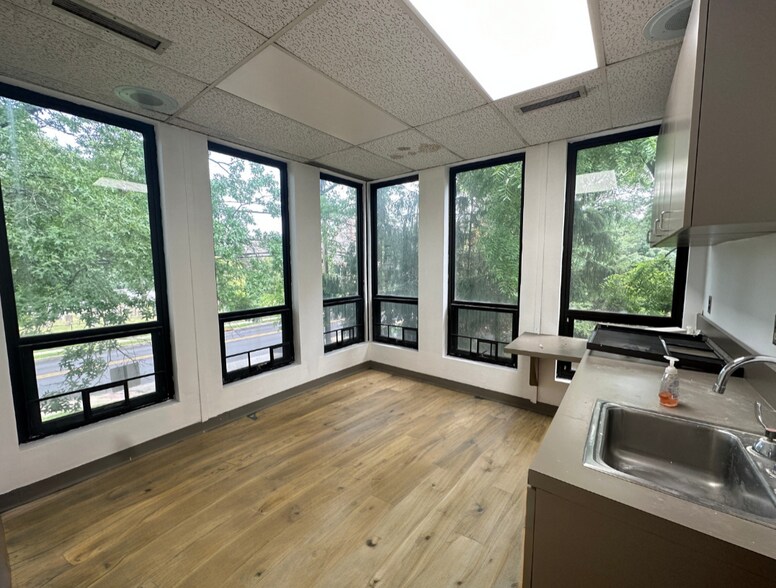 More Photos Of 74 Pascack Rd, Park Ridge Medical For Lease