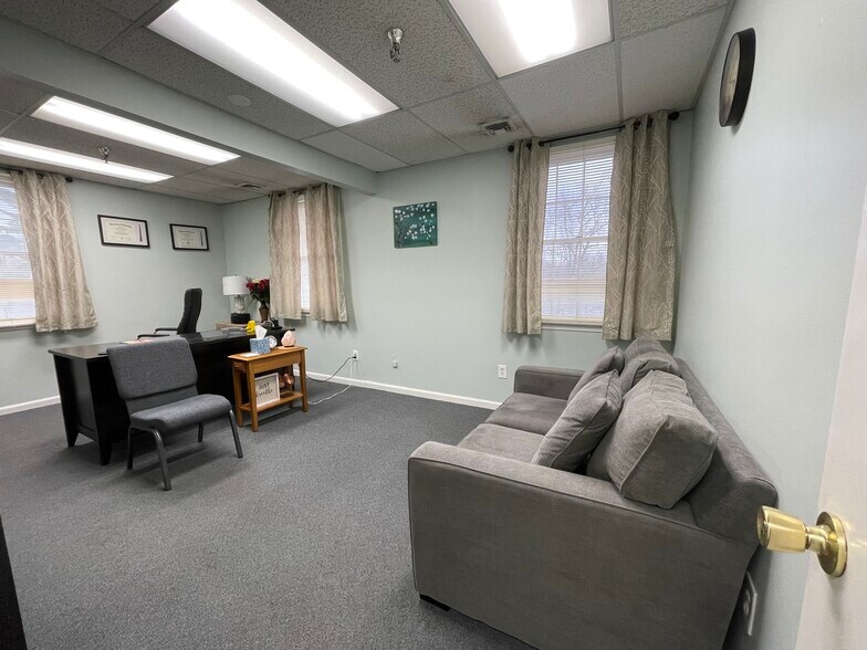 More Photos Of 344-350 Silas Deane Hwy, Wethersfield Medical For Lease