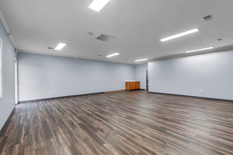 More Photos Of 2437 Myra Dr, Cape Girardeau Office For Sale