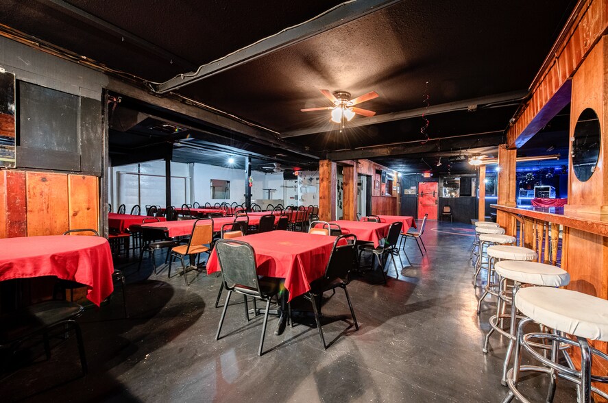 More Photos Of 1801 19th St, Lubbock General Retail For Sale