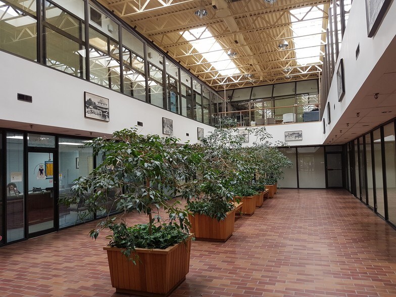 More Photos Of 2915 21st St NE, Calgary Warehouse For Lease
