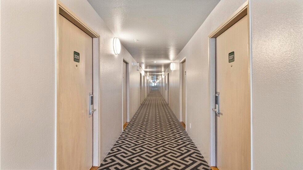 More Photos Of 1509 6th St, Wells Hotel For Sale