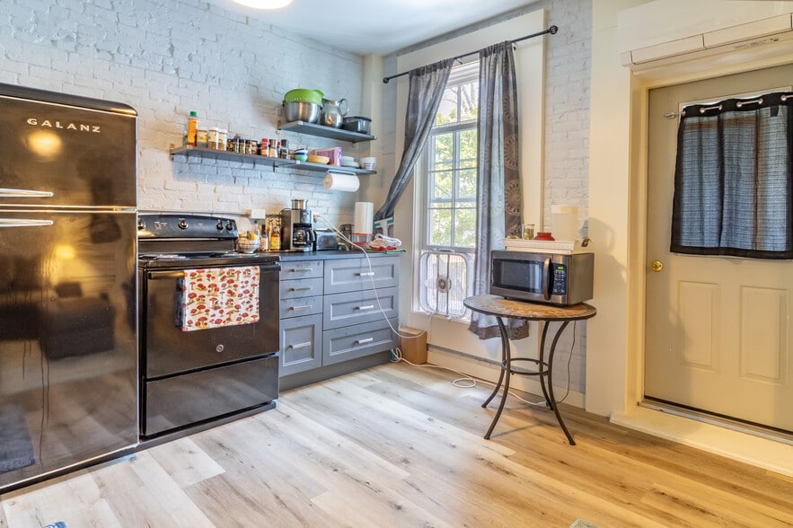 More Photos Of 25-27 E Main St, Searsport Apartments For Sale