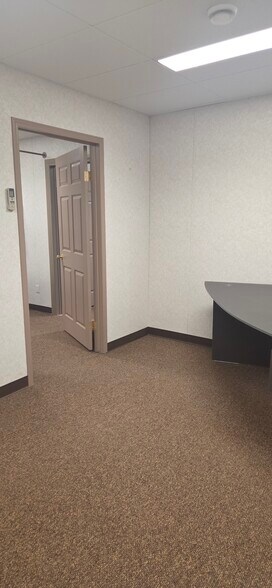 More Photos Of 2013 20 Ave, Nanton Office For Lease