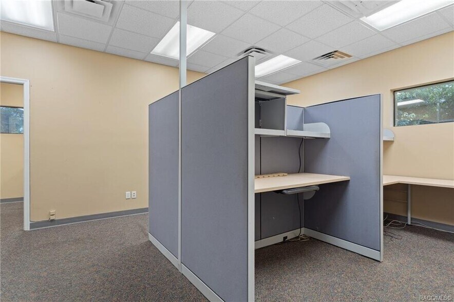 More Photos Of 102 E Highland Blvd, Inverness Drugstore For Sale