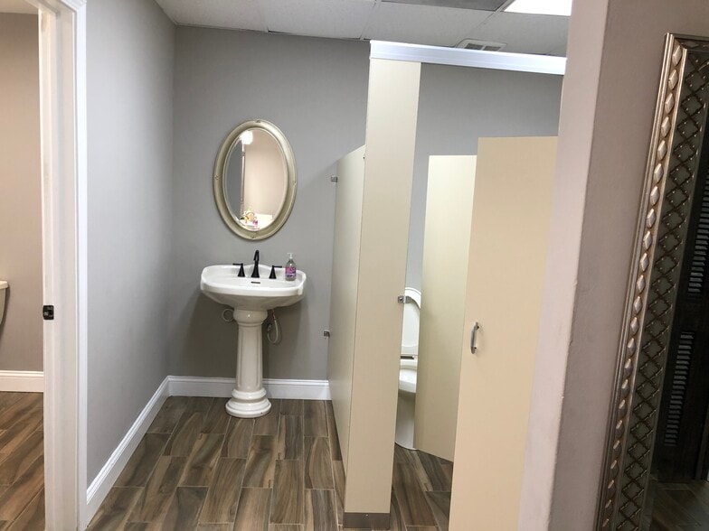 More Photos Of 6250 Memorial Dr, Stone Mountain Religious Facility For Lease