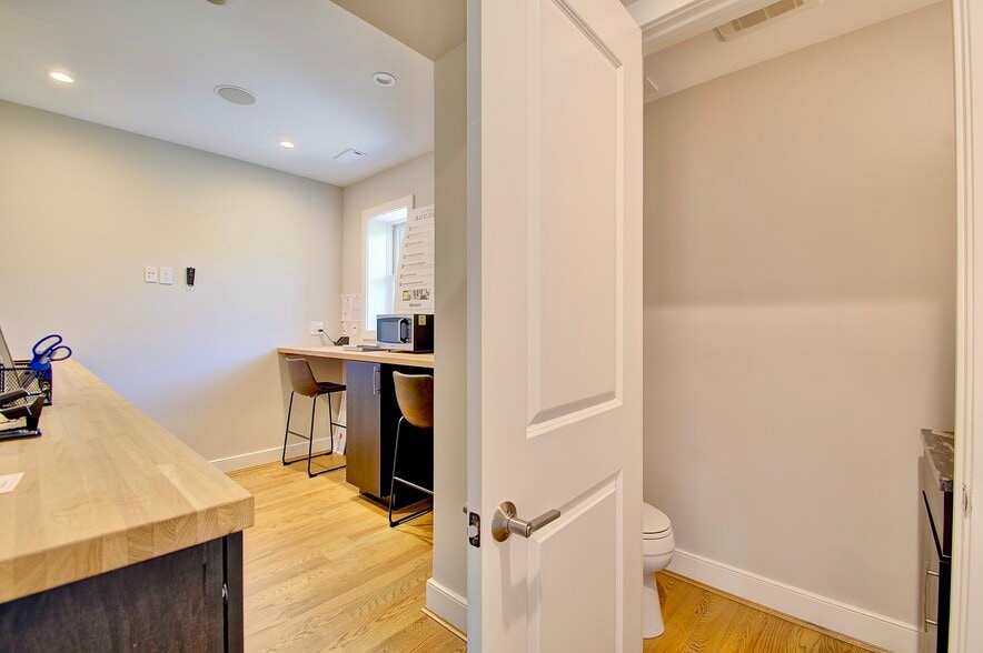 More Photos Of 33 N Fort Thomas Ave, Fort Thomas Office For Sale