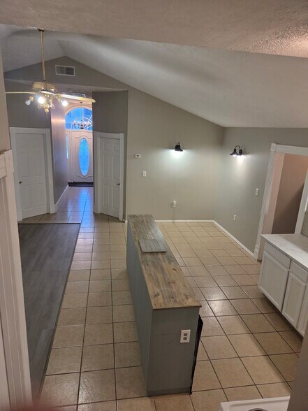 More Photos Of 127 Main St, North Middletown Office For Lease