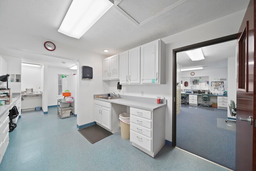 More Photos Of 3165 County Farm Rd, Jackson Medical For Sale