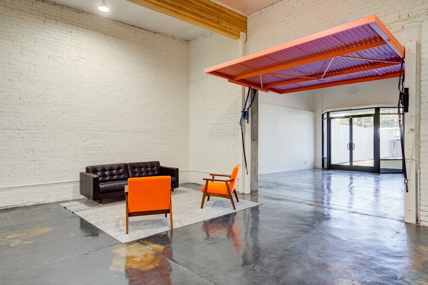 More Photos Of 2616 W Jefferson Blvd, Los Angeles Showroom For Sale