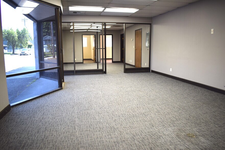 More Photos Of 613 Pacific Ave S, Kelso Distribution For Lease