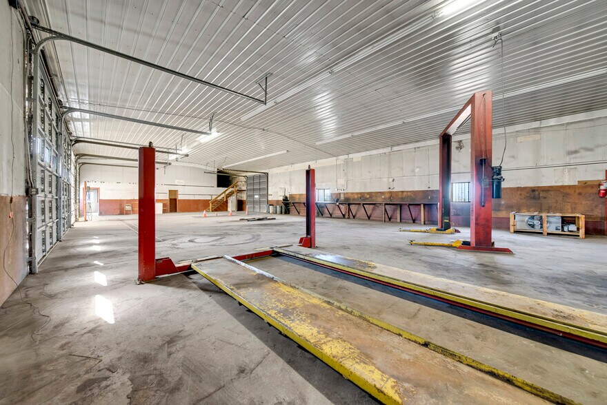 More Photos Of 104 Main St, Wiggins Industrial For Sale