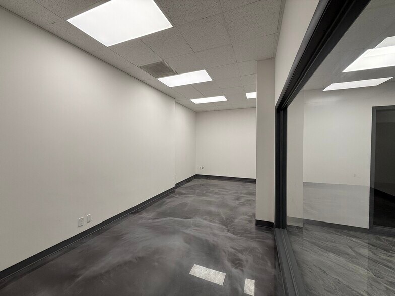 More Photos Of 900 N University Blvd, Jacksonville Medical For Lease
