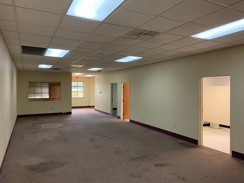 More Photos Of 5521 W Cleveland St, South Bend Light Distribution For Lease