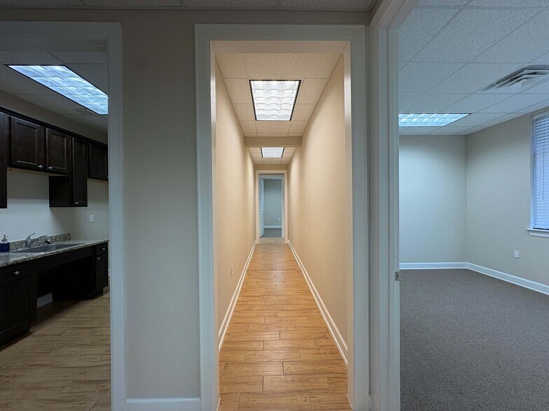 More Photos Of 12440 Emily Ct, Sugar Land Medical For Lease